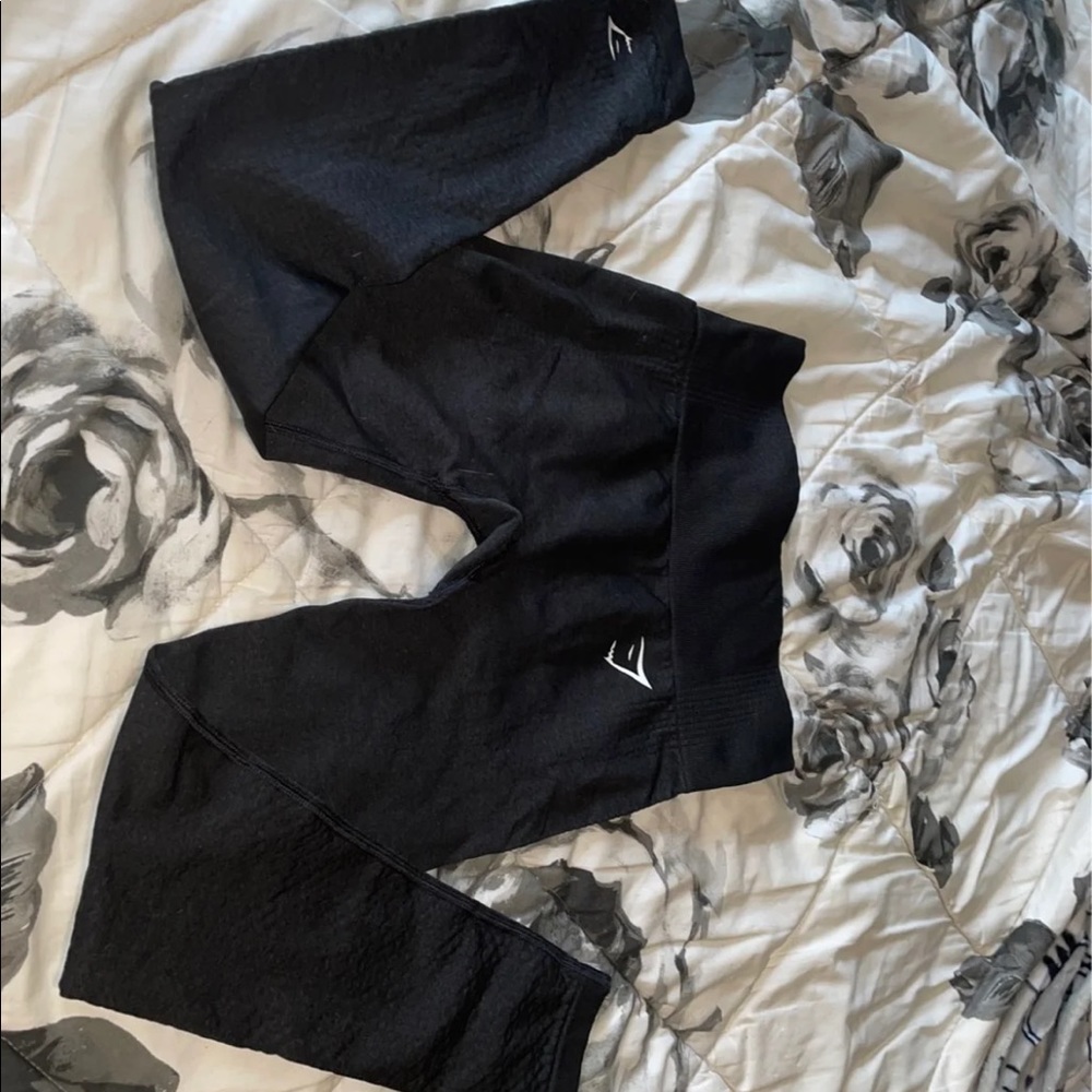 Gym shark leggings